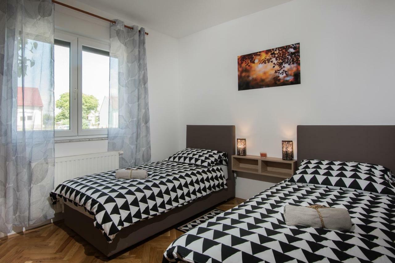 Seasons Apartmani أوسييك المظهر الخارجي الصورة