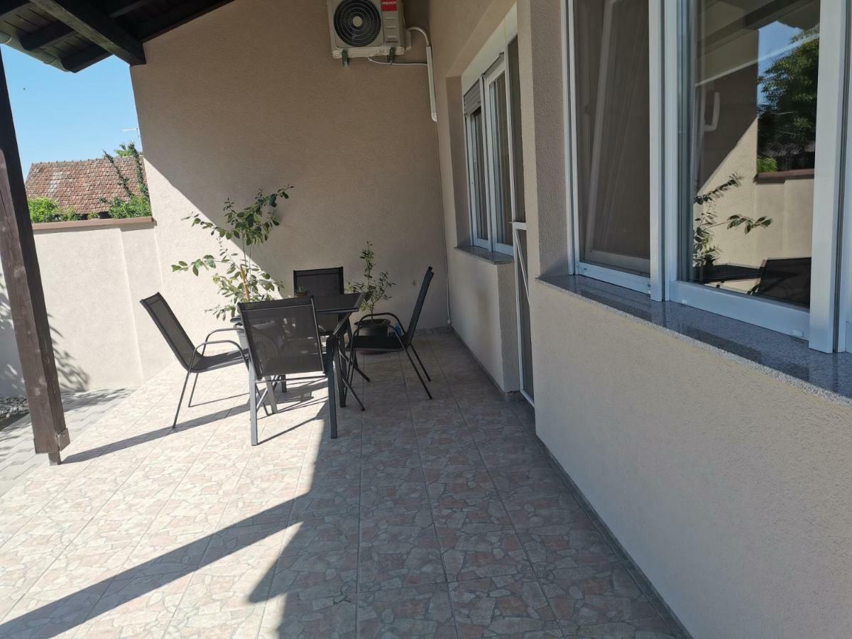 Seasons Apartmani أوسييك المظهر الخارجي الصورة