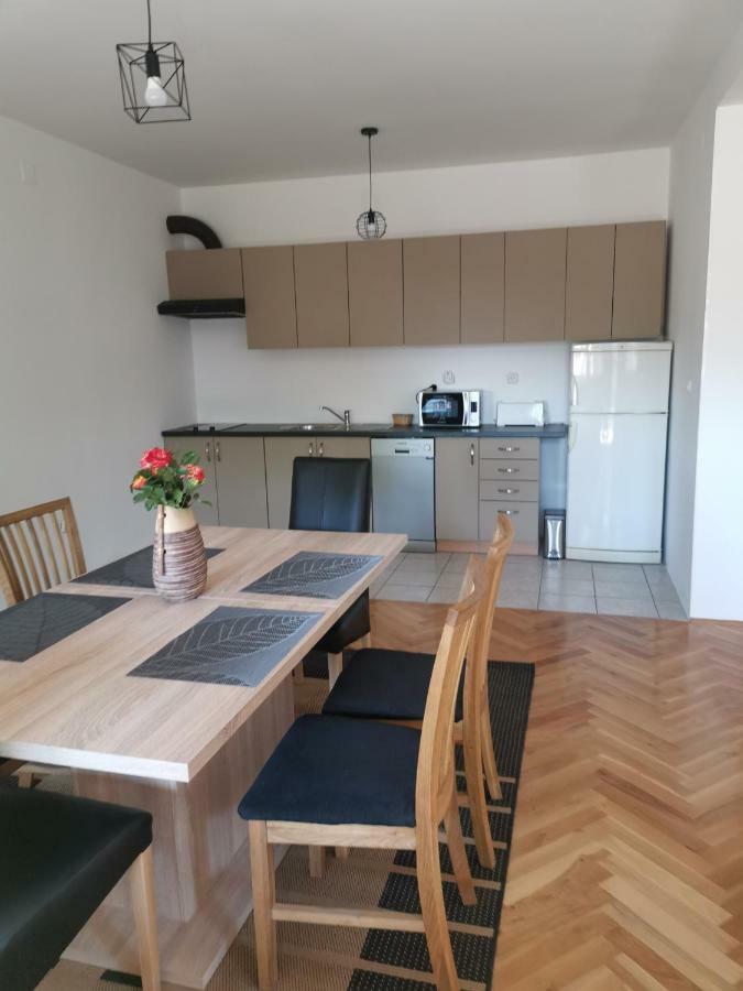 Seasons Apartmani أوسييك المظهر الخارجي الصورة